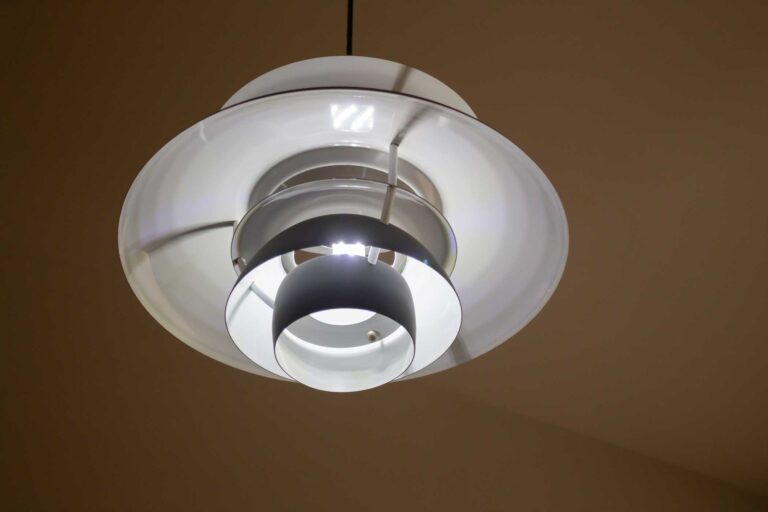 poul-henningsen-lampe-AURAEUS